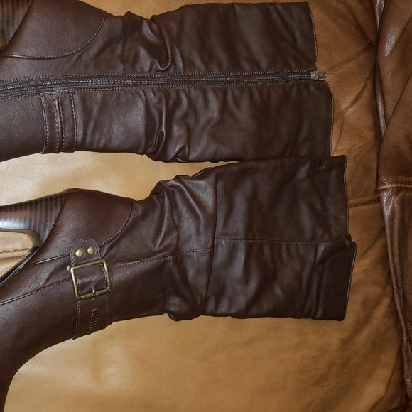 Boots - Picture 4 of 6